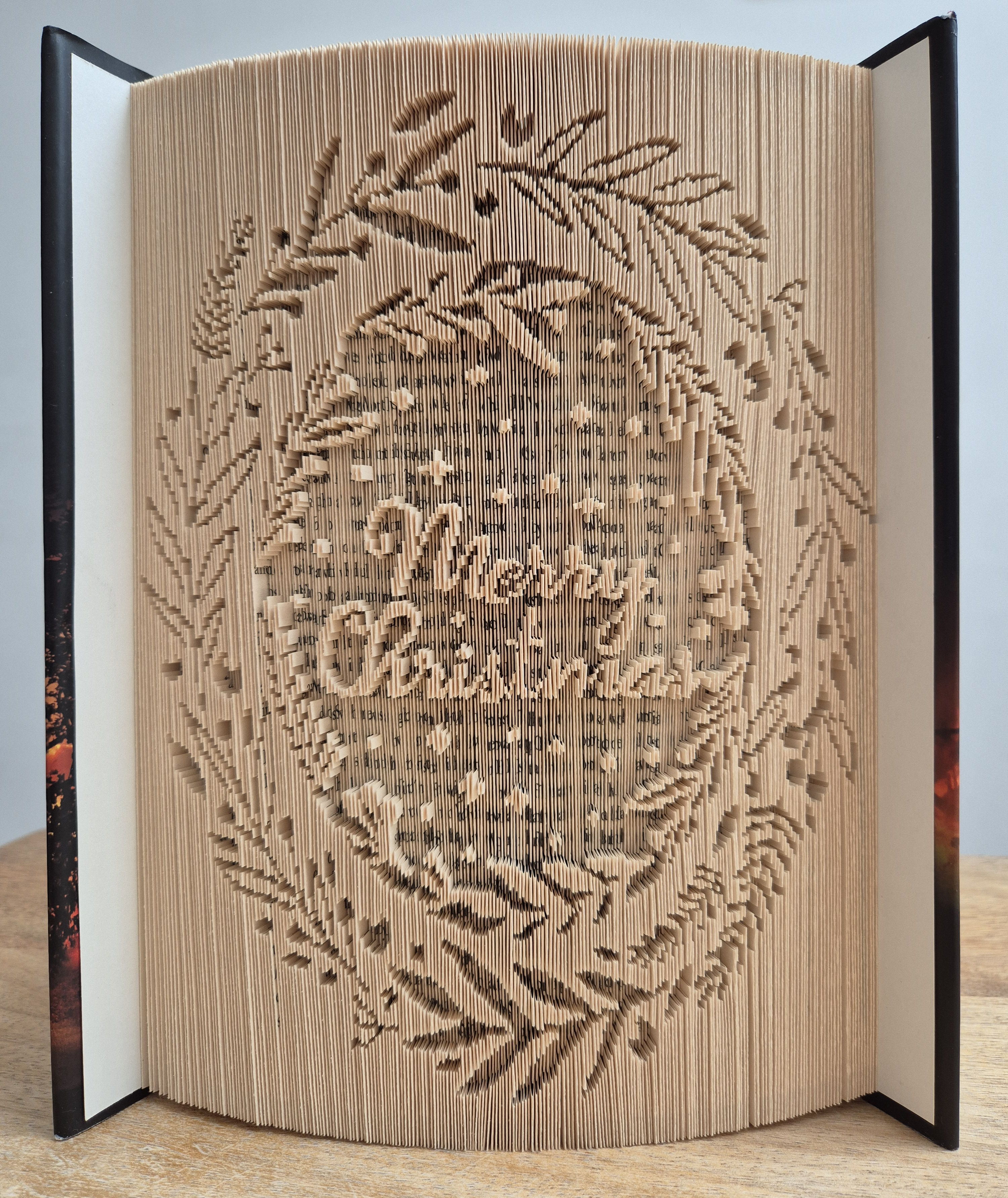Finished book showing the folded Merry Christmas wreath pattern created using Framesmart